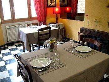 Hotel Le Relais Du Coustoubi Campouriez Ngoại thất bức ảnh